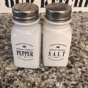 Salt and pepper shaker